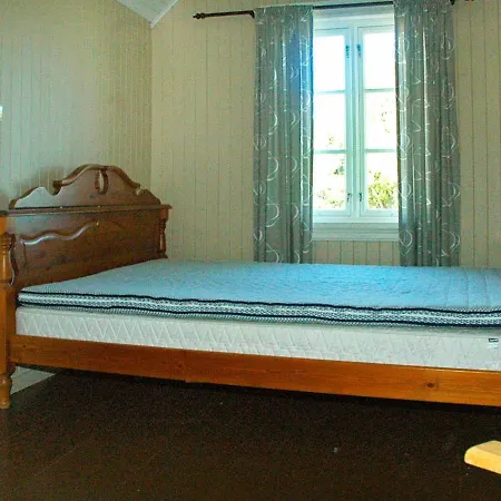 Holiday home Four-bedroom Holiday In Fjortoft *