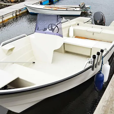 Holiday home Four-bedroom Holiday In Fjortoft Brattvag