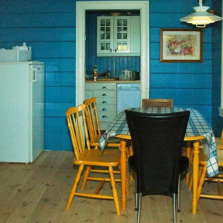 Holiday home Four-bedroom Holiday In Fjortoft *