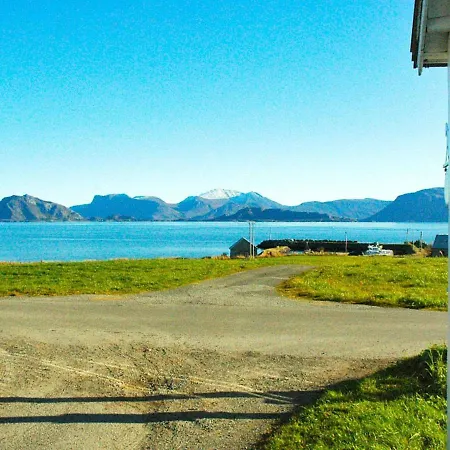 Holiday home Four-bedroom Holiday In Fjortoft *