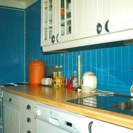 Holiday home Four-bedroom Holiday In Fjortoft